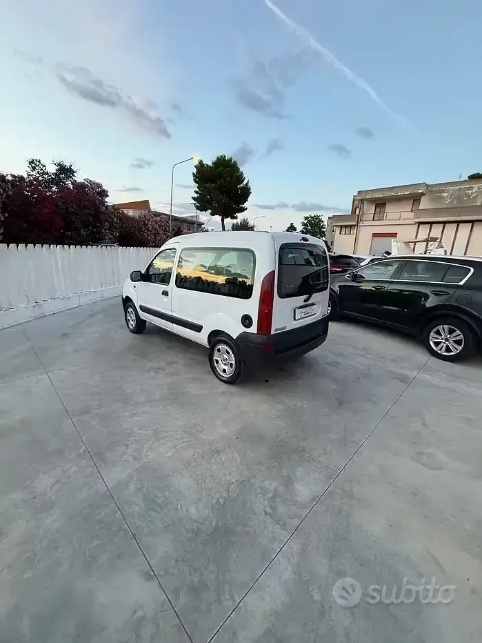 Usata Renault Kangoo 95 CV (69 kW) 2003 Bianco Monovolume