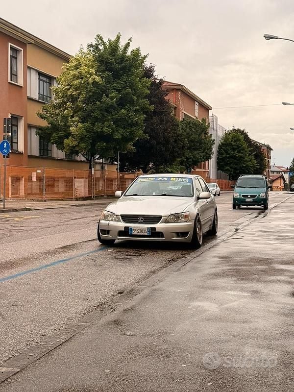 Usata Lexus IS200 2000 Grigio Berlina