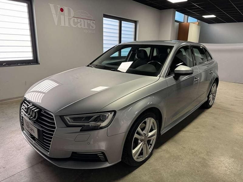Grigio argento Usata 2019 Audi e-tron Admired SUV | 18.400 € (Ottimo prezzo) - Immagine 1/4