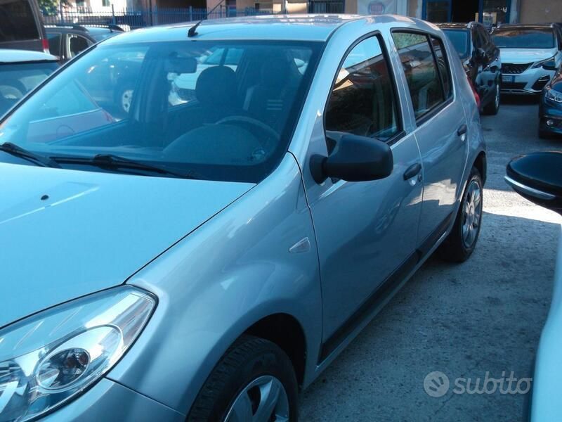 Usata Dacia Sandero 75 CV (55 kW) 2012 Argento Utilitaria
