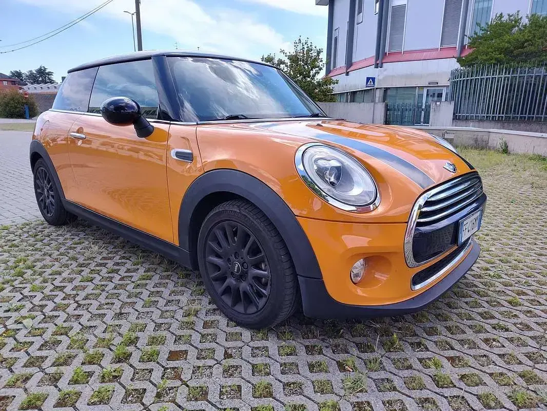 Käytetty Mini Cooper D 116 HP (85 kW) 2016 Oranssi Viistoperä