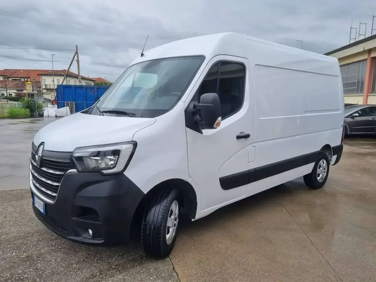 Usata Renault Master 150 CV (110 kW) 2023 Bianco Monovolume