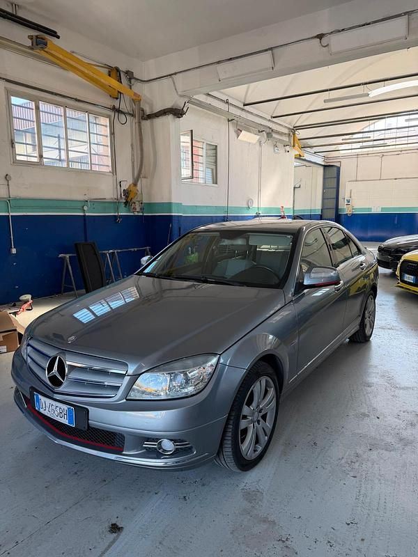 Usata Mercedes C220 Avantgarde 170 CV (125 kW) 2007 Beige Berlina