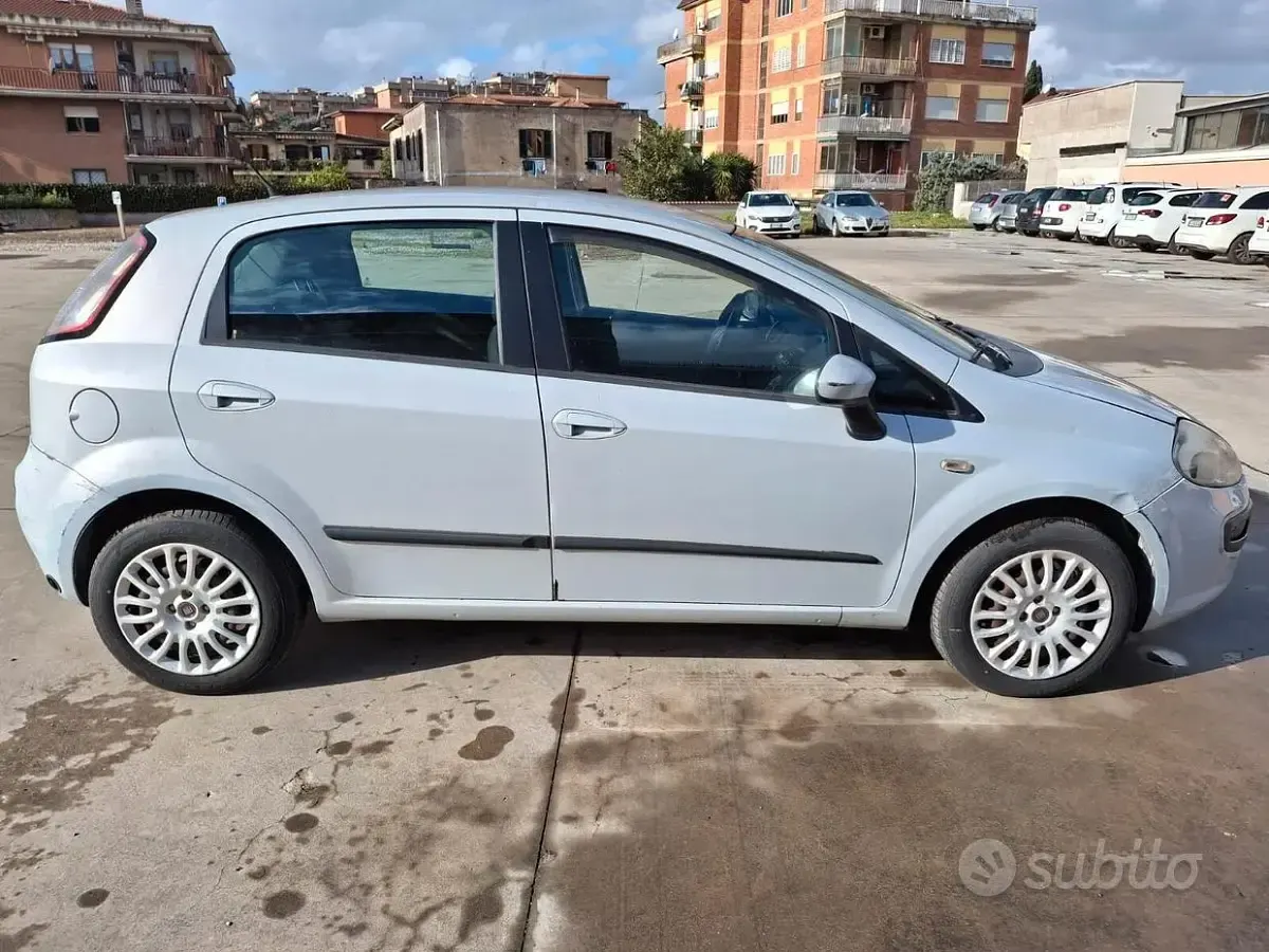 Usata Fiat Punto Evo Dynamic 77 CV (56 kW) 2011 Grigio Utilitaria
