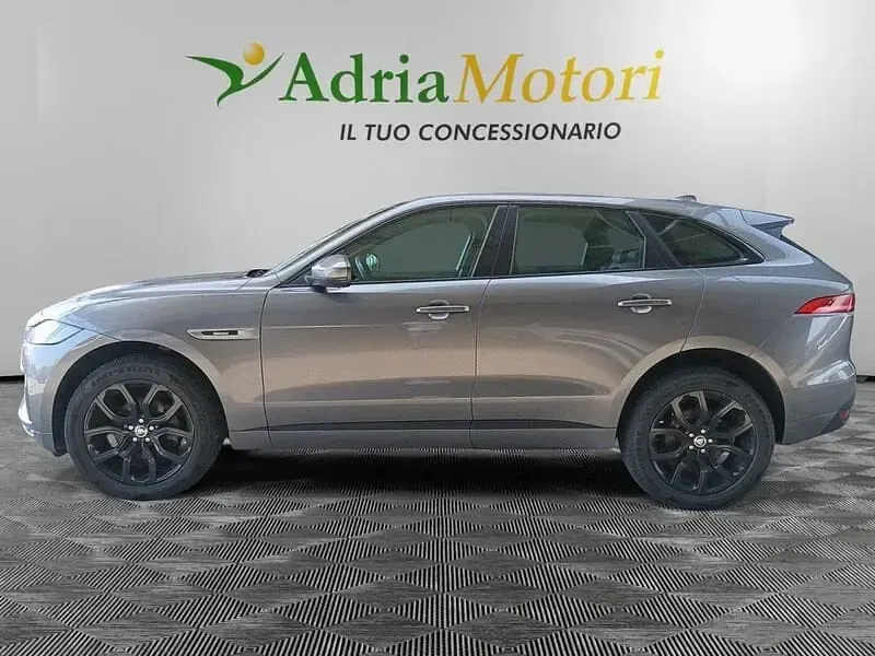 Usata Jaguar F-Pace R-Sport 180 CV (132 kW) 2017 Grigio scuro SUV