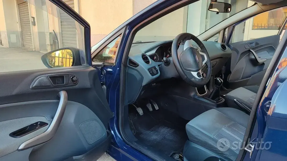 Usata Ford Fiesta 97 CV (71 kW) 2010 Blu Utilitaria