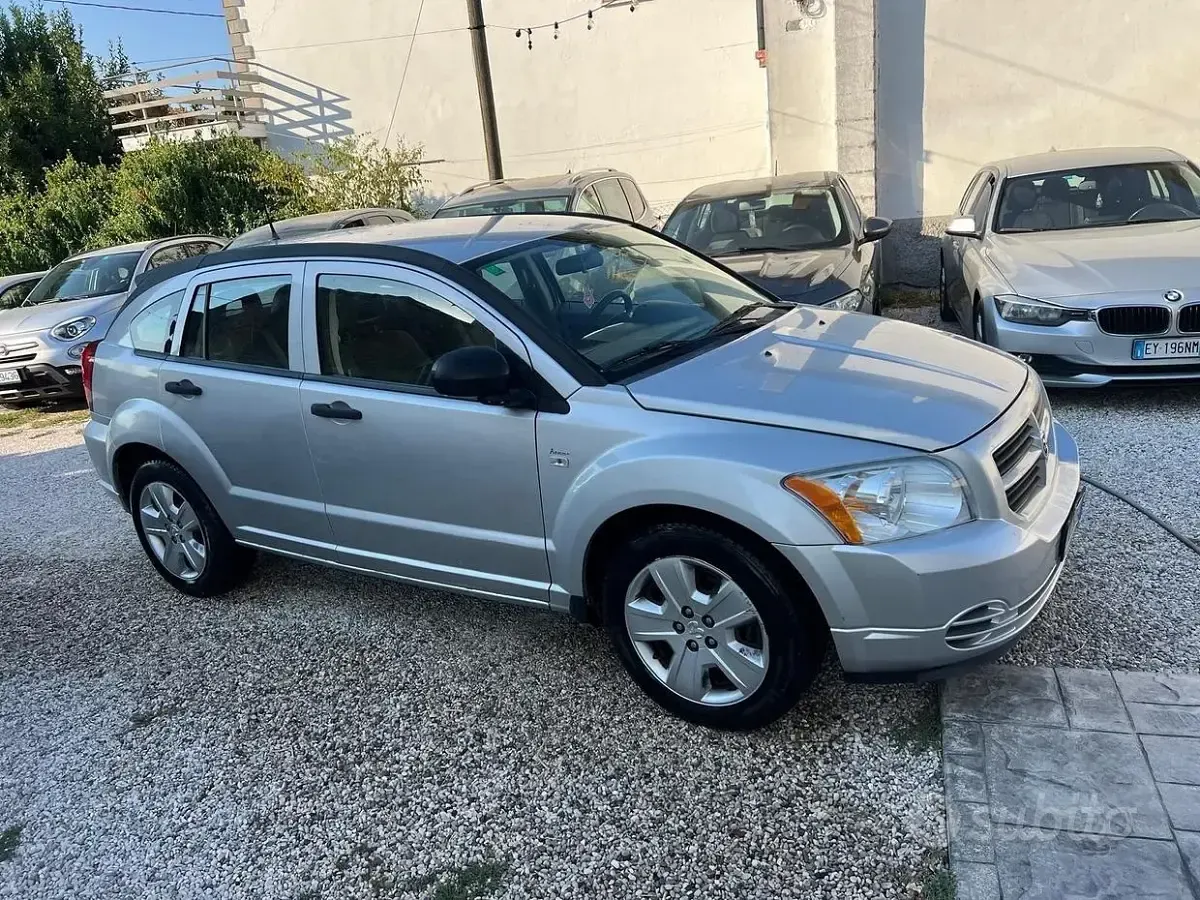 Usata Dodge Caliber SXT 140 CV (102 kW) 2006 Grigio Utilitaria