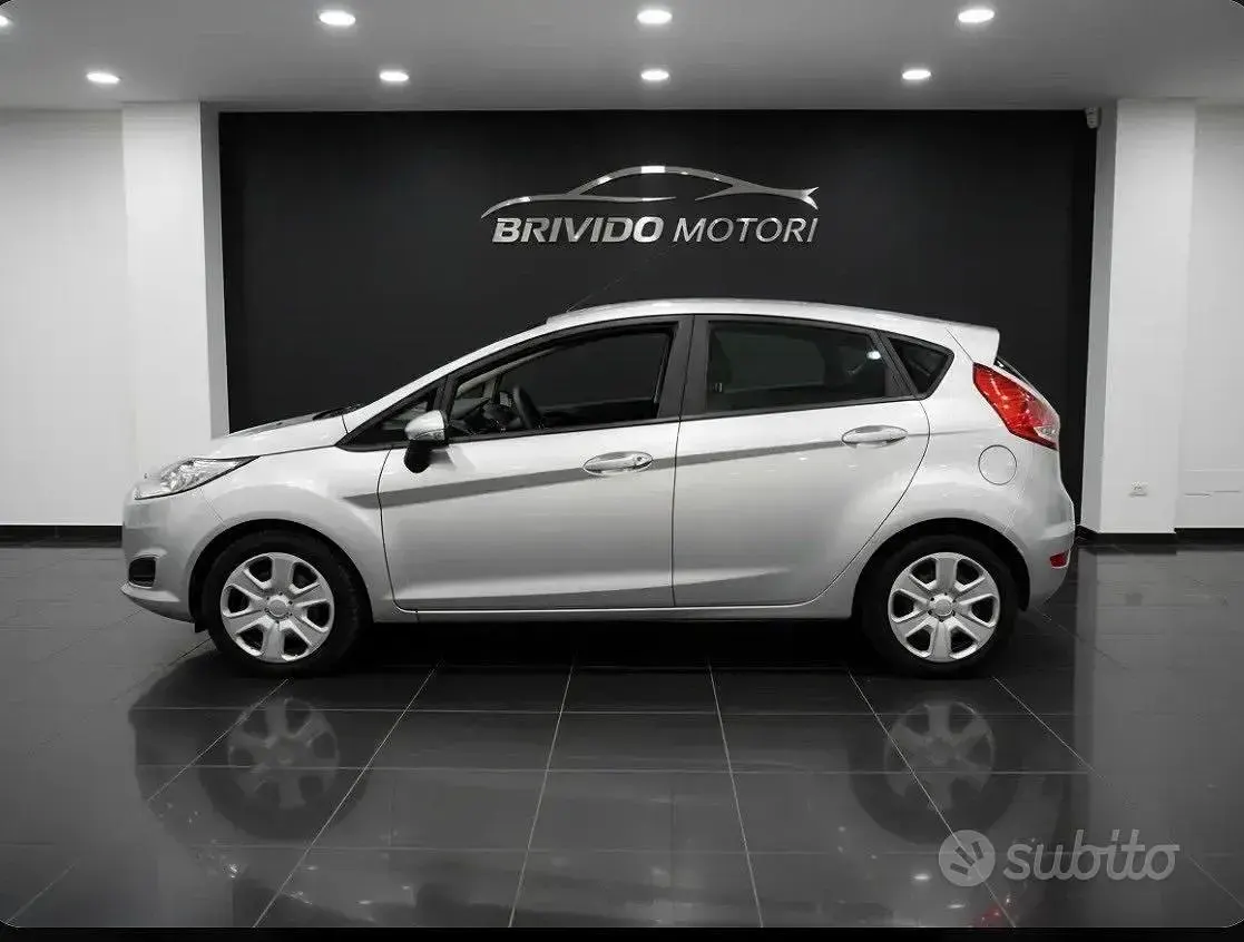 Usata Ford Fiesta Titanium 68 CV (50 kW) 2009 Grigio Berlina