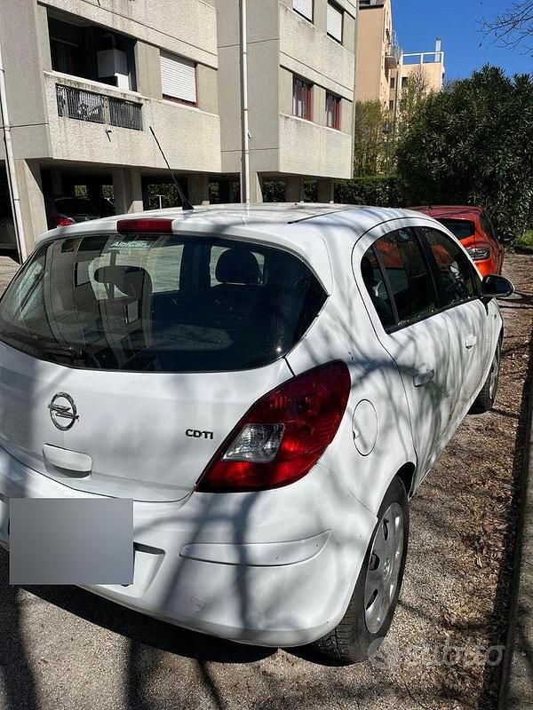Usata Opel Corsa 75 CV (55 kW) 2012 Bianco Utilitaria