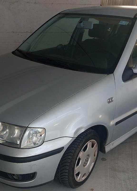 Usata VW Polo Comfortline 60 CV (44 kW) 2001 Argento Berlina