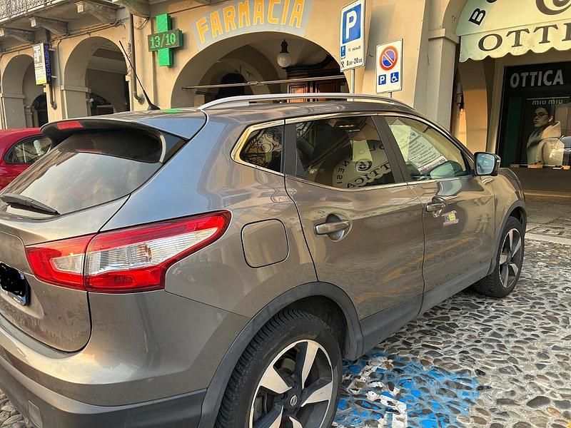 Usata Nissan Qashqai 140 CV (102 kW) 2017 Grigio SUV