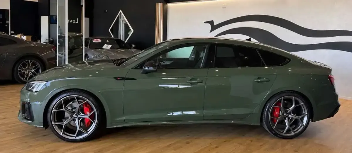 Usata Audi A5 Sportback Competition 163 CV (119 kW) 2023 Verde distretto Utilitaria