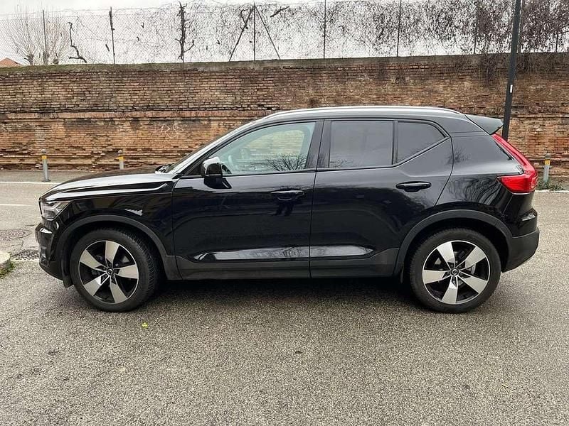 Usata Volvo XC40 Momentum 197 CV (144 kW) 2021 Nero SUV