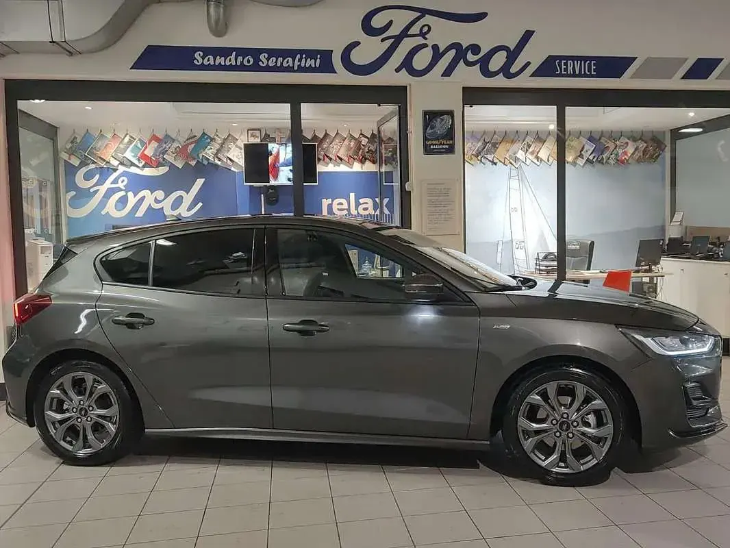 Usata Ford Focus ST-Line 155 CV (114 kW) 2025 Grigio Berlina