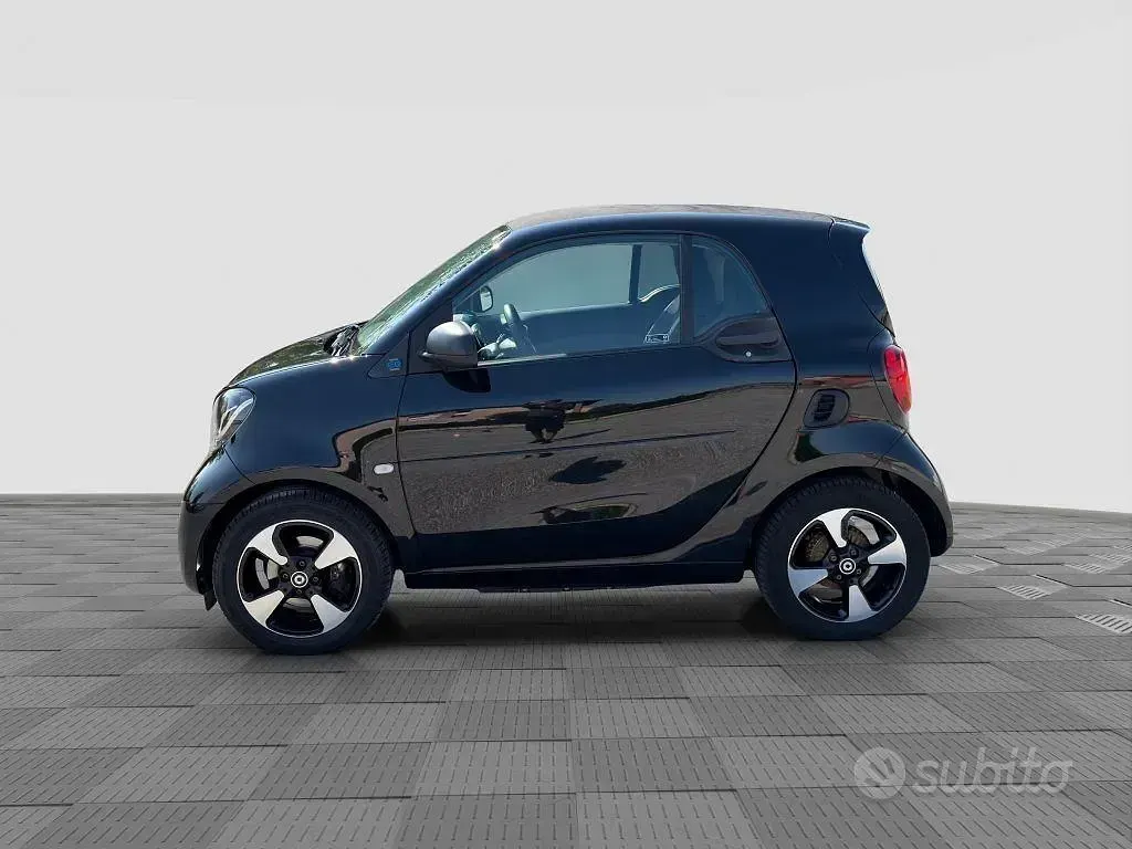 Usata Smart ForTwo Electric Drive Passion 41 kW (56 CV) 2021 Black con tridion black