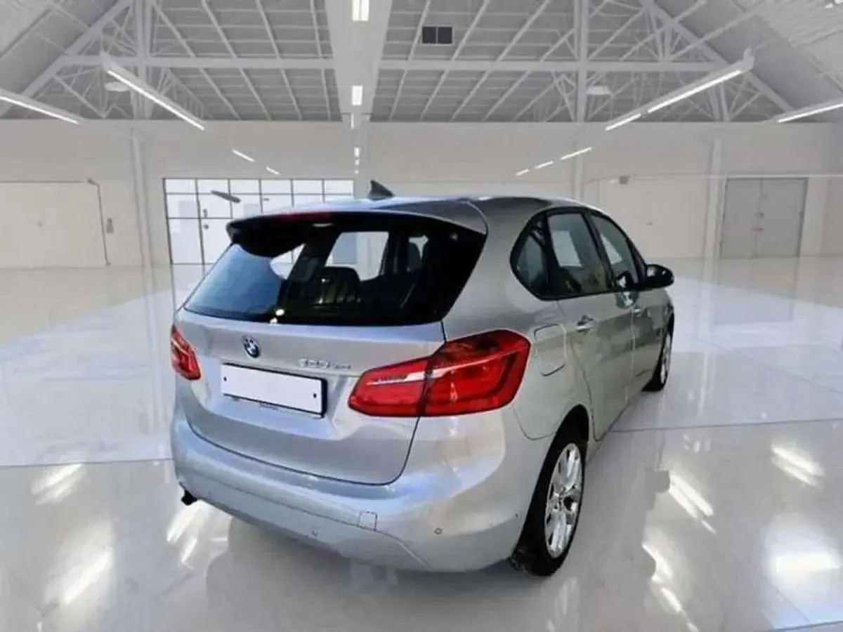 Usata BMW 225 Active Tourer iPerformance 136 CV (100 kW) 2020 Argento Monovolume