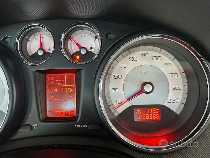 Usata Peugeot 308 Business-Line 112 CV (82 kW) 2009 Bianco Utilitaria