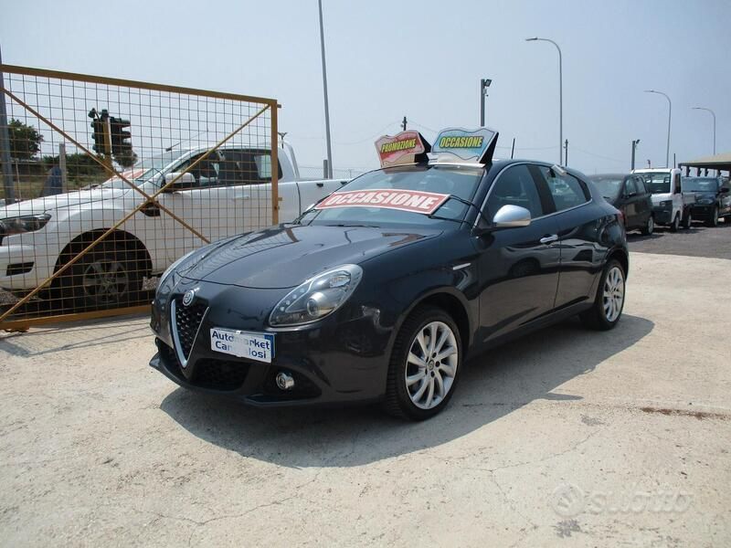 Grigio Usata 2016 Alfa Romeo Giulietta Distinctive Due volumi | 7490 € (Buon prezzo) - Immagine 1/4