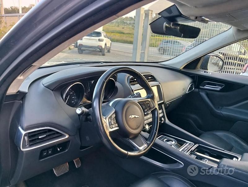 Usata Jaguar F-Pace Portfolio 180 CV (132 kW) 2019 Grigio SUV