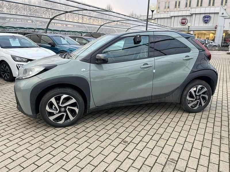 Neu Toyota Aygo X Trend 116 PS (85 kW) 2025 Grün SUV