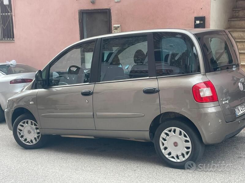 Usata Fiat Multipla 103 CV (75 kW) 2008 Grigio Monovolume