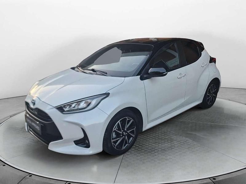 Other Usata 2022 Toyota Yaris Hybrid Style Tre volumi | 18.900 € (Buon prezzo) - Immagine 1/4