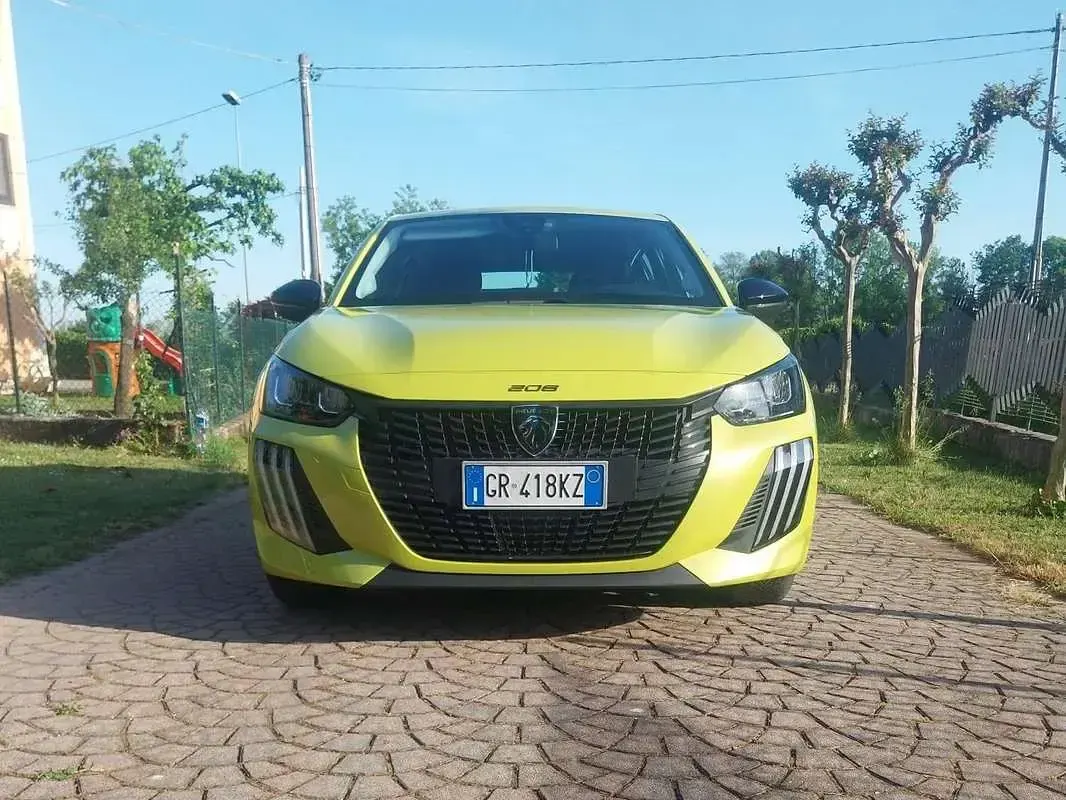 Usata Peugeot 208 Active 75 CV (55 kW) 2024 Verde Utilitaria
