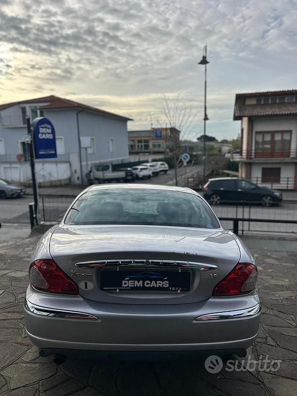 Usata Jaguar X-type Executive 195 CV (143 kW) 2001 Grigio Berlina