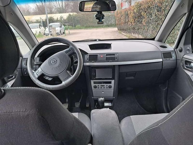 Usata Opel Meriva Cosmo 75 CV (55 kW) 2006 Argento Monovolume