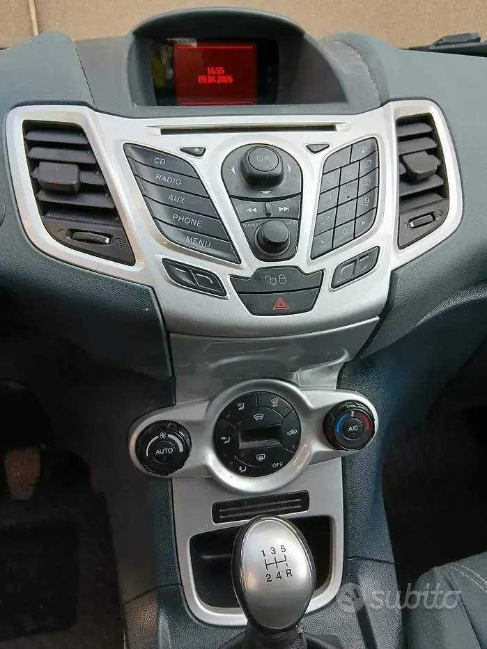 Usata Ford Fiesta 70 CV (51 kW) 2010 Bianco Berlina