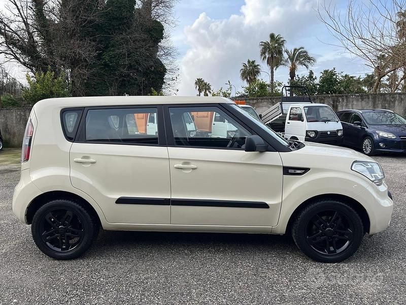 Usata Kia Soul 127 CV (93 kW) 2011 Beige SUV