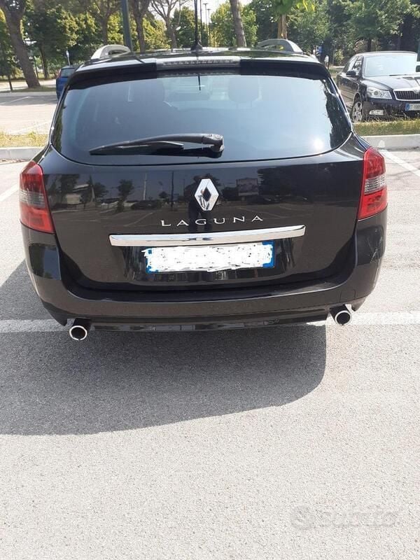 Usata Renault Laguna III 150 CV (110 kW) 2010 Nero Station wagon