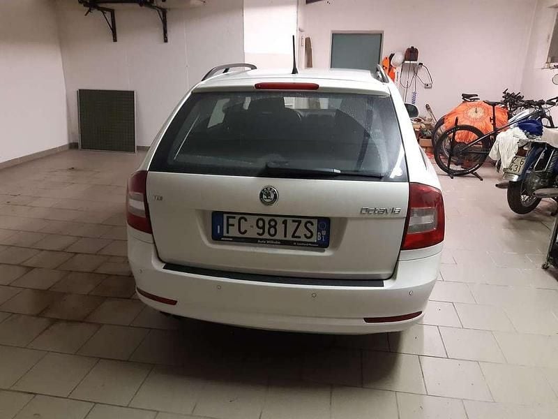 Usata Skoda Octavia Elegance 140 CV (102 kW) 2011 Bianco Station wagon