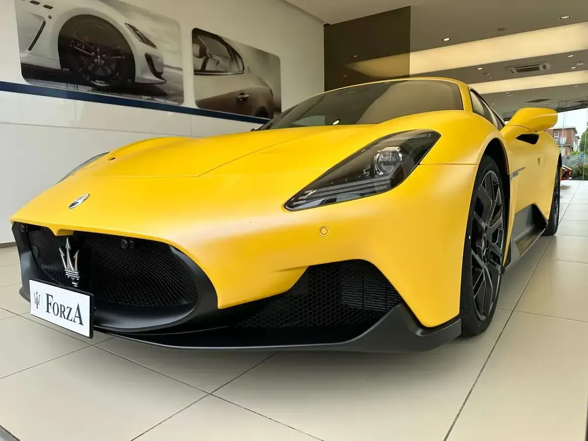 Usata Maserati MC20 630 CV (463 kW) 2023 Giallo genio matte Berlina