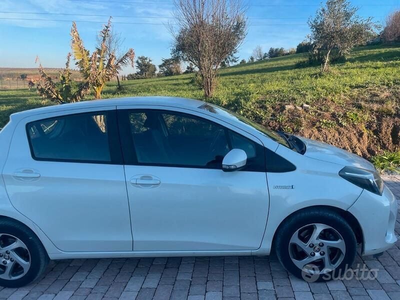 Usata Toyota Yaris Hybrid 75 CV (55 kW) 2016 Berlina