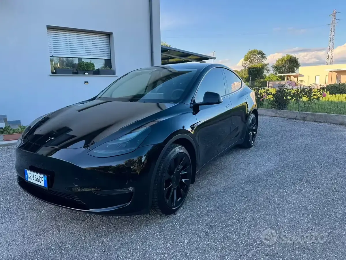 Usata Tesla Model Y 189 kW (258 CV) 2023 Nero SUV