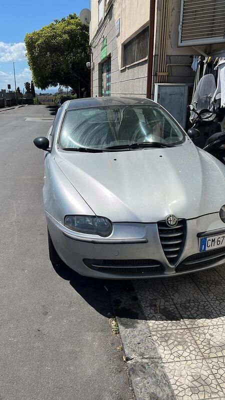 Grigio Usata 2004 Alfa Romeo 147 Due volumi | 300 € (Super prezzo) - Immagine 1/3