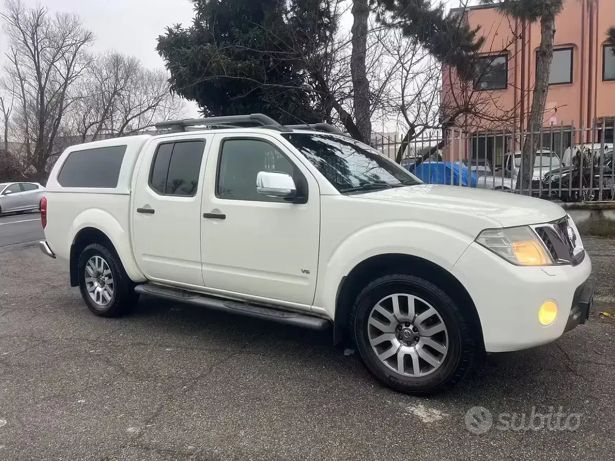 Gebraucht Nissan Navara 231 PS (169 kW) 2012 Weiß Pickup