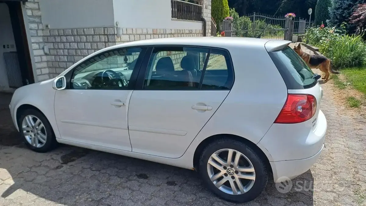 Usata VW Golf VI 105 CV (77 kW) 2008 Bianco Utilitaria