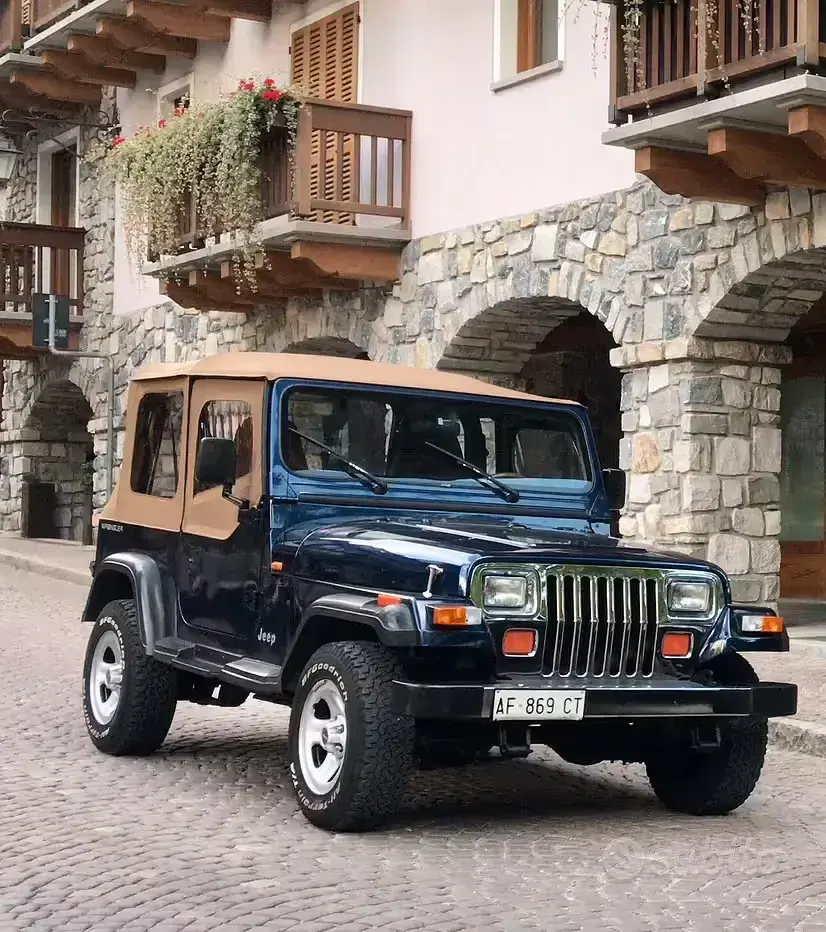 Usata Jeep Wrangler 118 CV (86 kW) 1996 Blu SUV