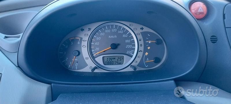 Grigio Usata 2004 Nissan Almera Tino Monovolume | 4500 € - Immagine 1/4