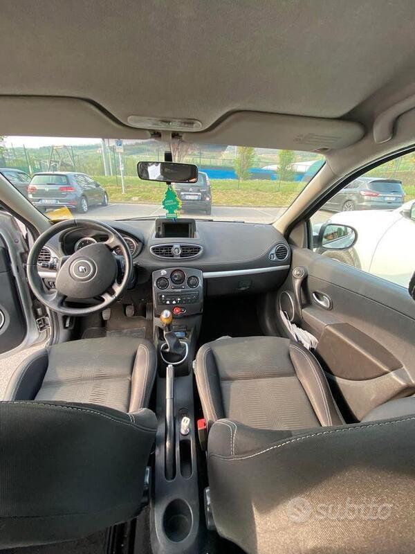 Usato 2011 Renault Clio 1.8 Diesel 135 CV (2.200 €)