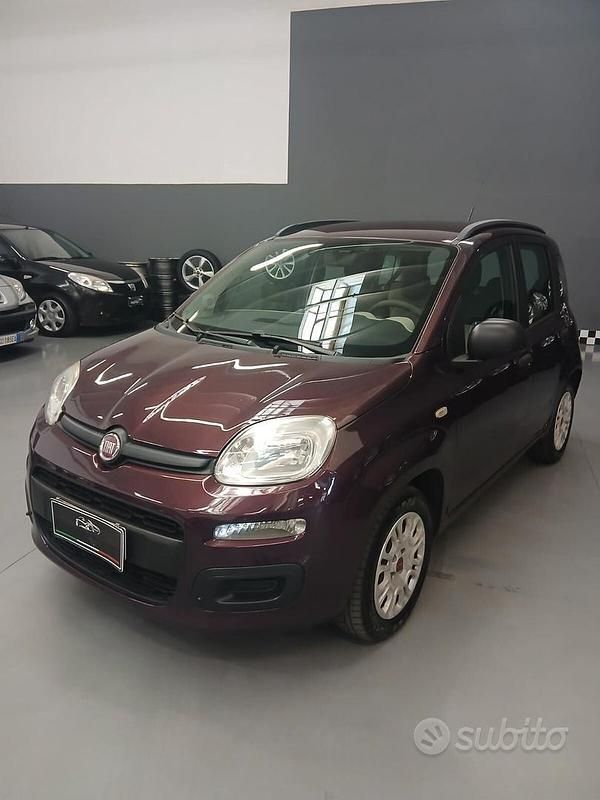 Usata Fiat Panda Lounge 69 CV (50 kW) 2012 Mirtillo Utilitaria