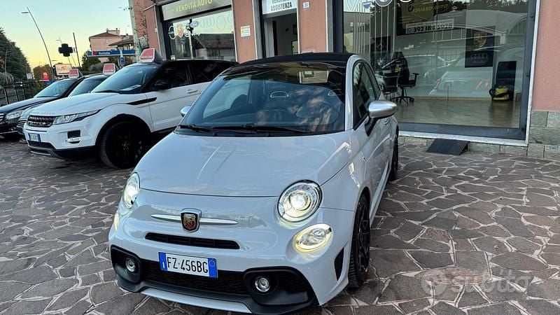 Usata Abarth 595C 70th Anniversary 165 CV (121 kW) 2020 Grigio Cabrio