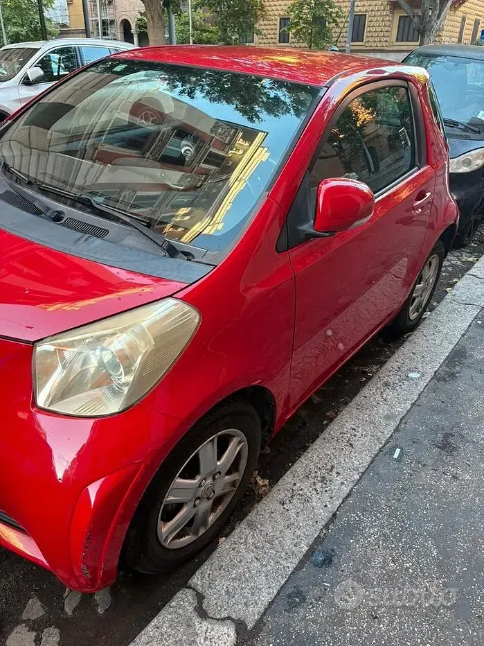 Usata Toyota iQ 68 CV (50 kW) 2009 Rosso Utilitaria