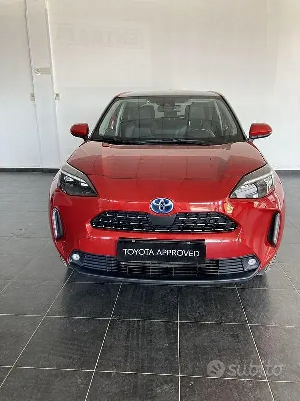 Usata Toyota Yaris Cross Lounge 116 CV (85 kW) 2022 Rosso SUV