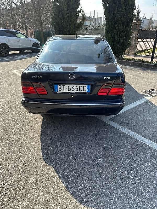 Usata Mercedes E270 Avantgarde 170 CV (125 kW) 2001 Berlina