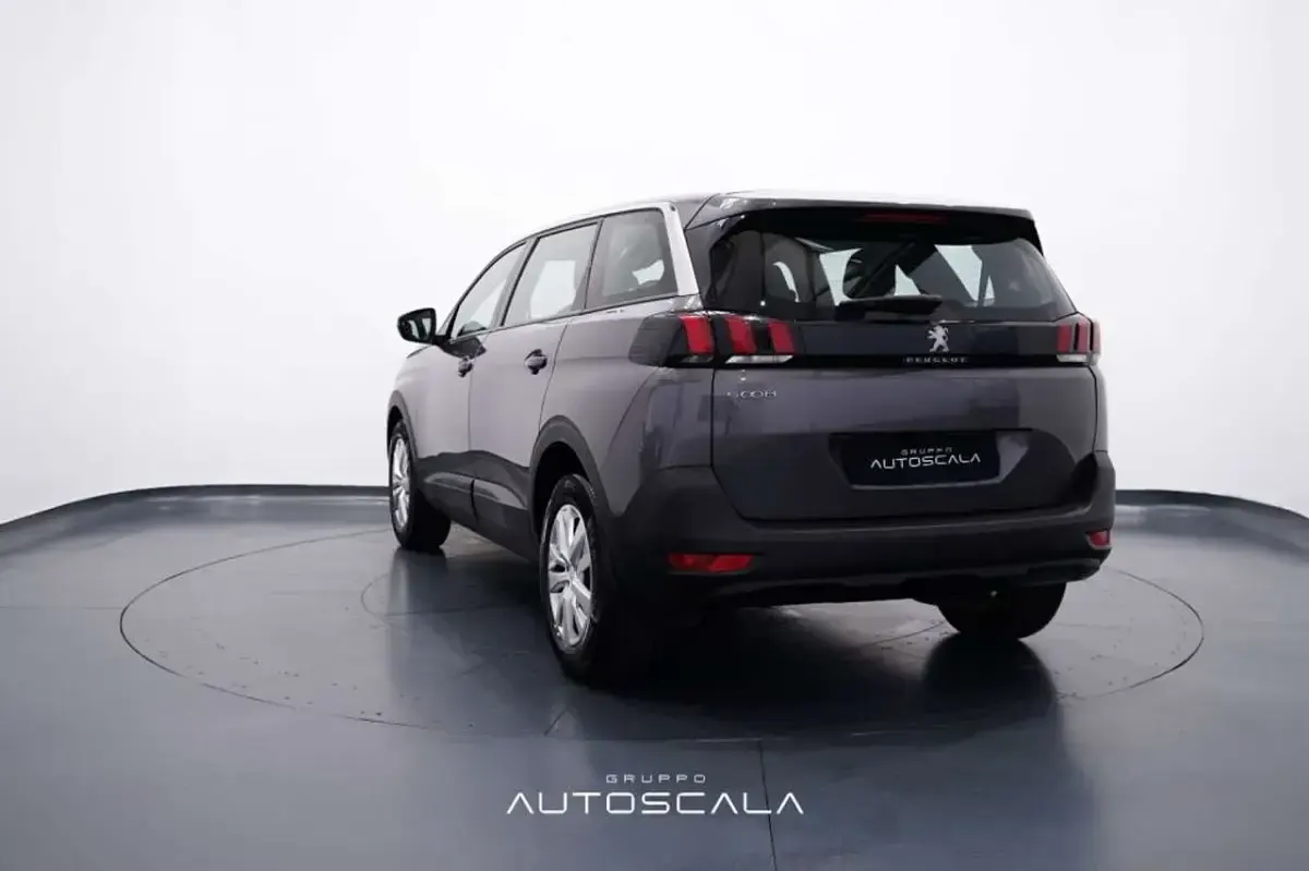 Usata Peugeot 5008 Active 131 CV (96 kW) 2023 Grigio platinum SUV