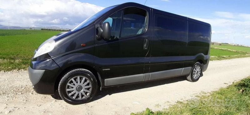 Nero Usata 2007 Opel Vivaro Furgone | 7000 € (Super prezzo) - Immagine 1/4