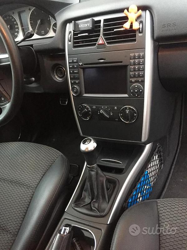 Usata Mercedes B200 2012 Grigio Monovolume